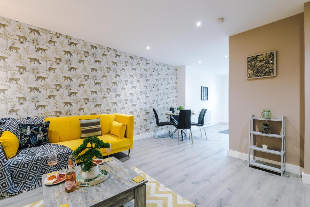 Rest & Recharge At The Station Apartments Manchester Exterior photo